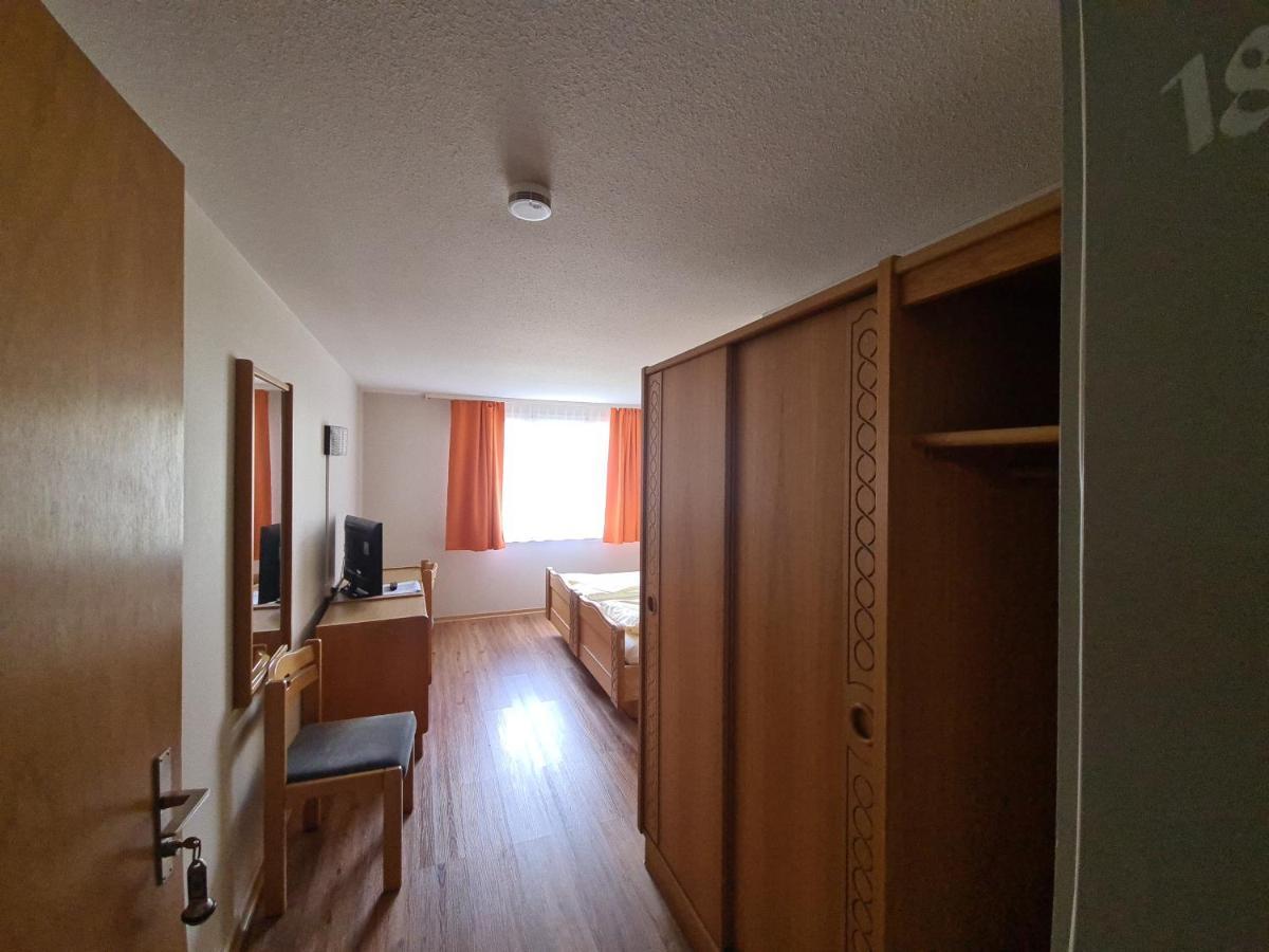 Hotel Krone - 기스빌 외부 사진